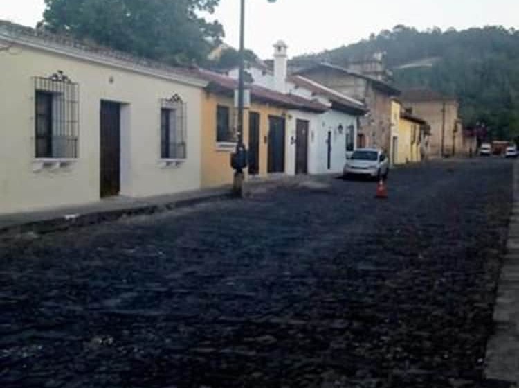 پانسیون Hostal Girasol