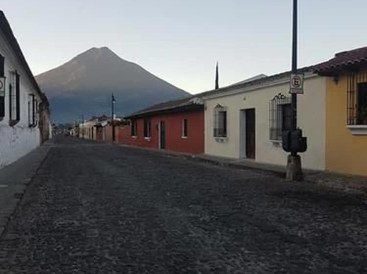 پانسیون Hostal Girasol