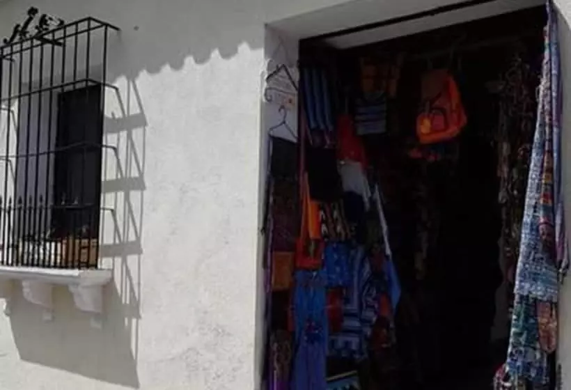 پانسیون Hostal Girasol
