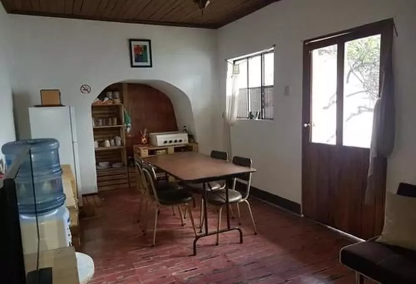 پانسیون Hostal Girasol