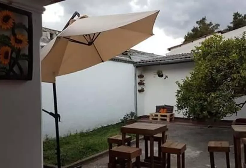 پانسیون Hostal Girasol