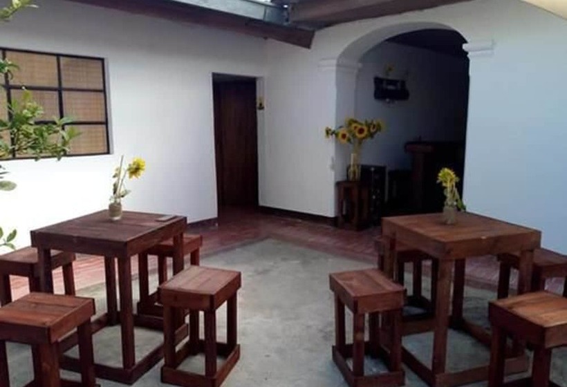 پانسیون Hostal Girasol