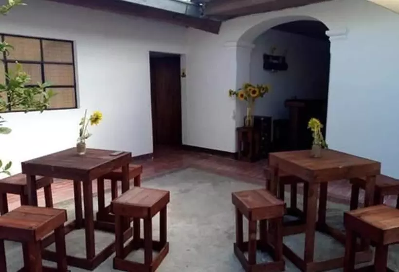 پانسیون Hostal Girasol