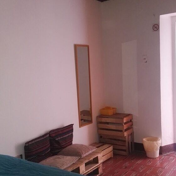 پانسیون Hostal Girasol