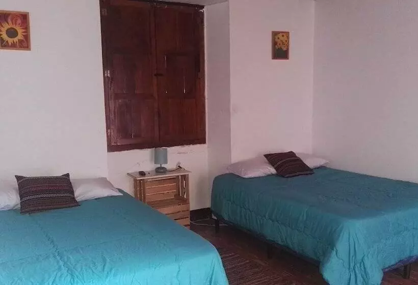 پانسیون Hostal Girasol