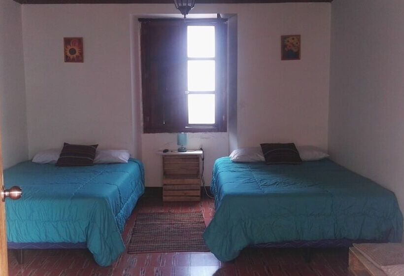 پانسیون Hostal Girasol