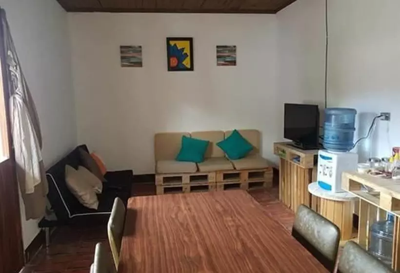 پانسیون Hostal Girasol