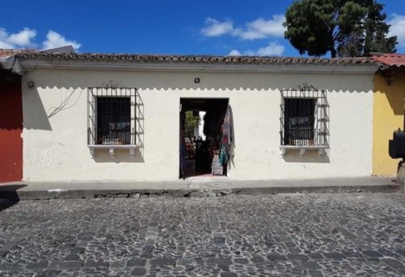 پانسیون Hostal Girasol