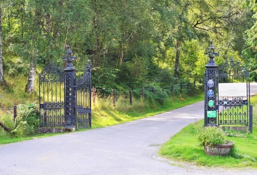 Tomich Holidays Courtyard Cottage