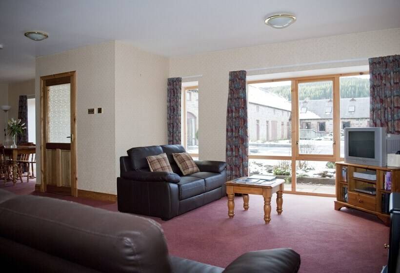 Tomich Holidays Courtyard Cottage