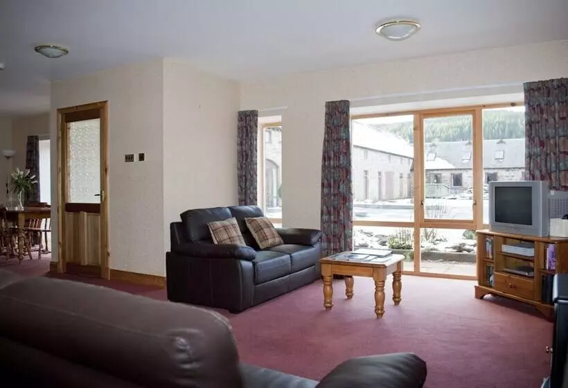 Tomich Holidays Courtyard Cottage