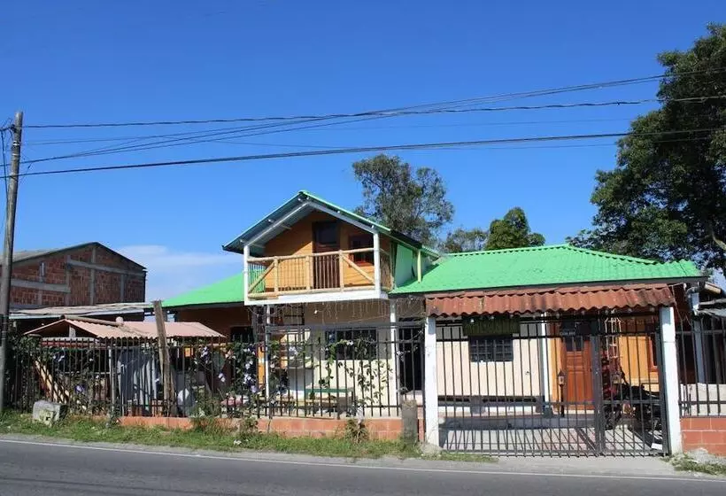 ユースホステル Hostal Macondo