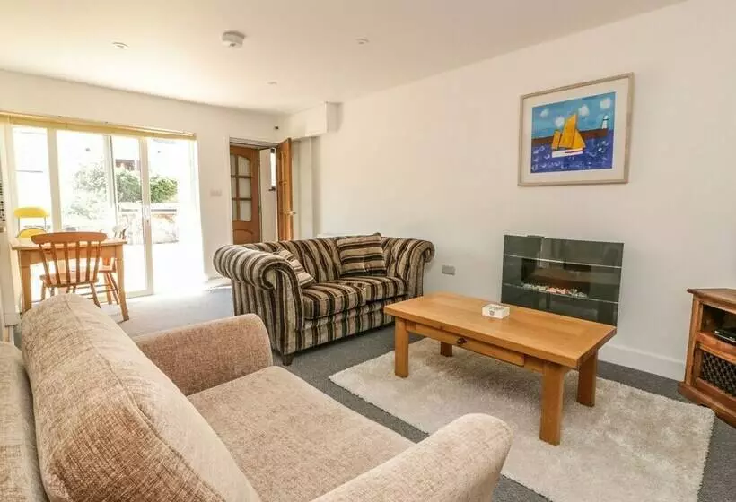 Flat 1