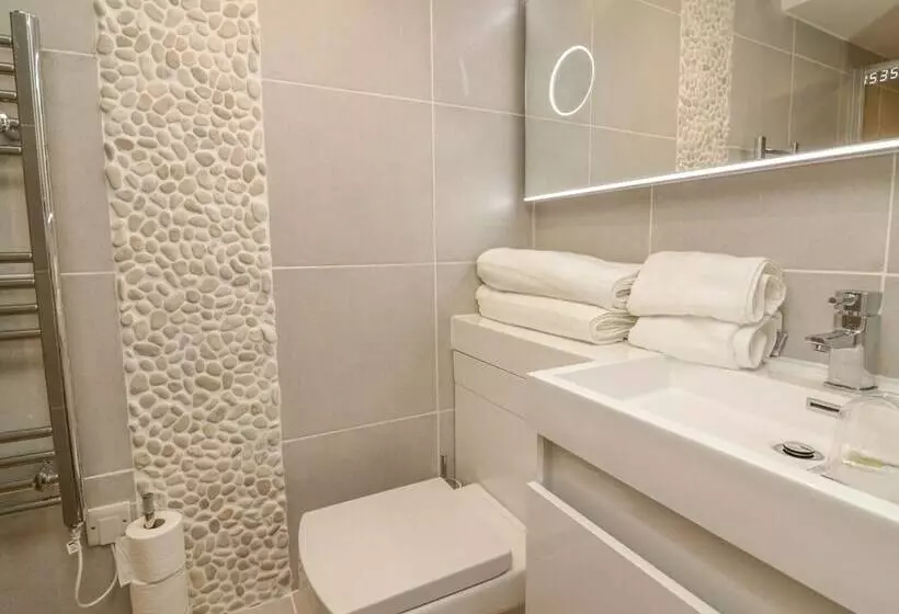 Flat 1