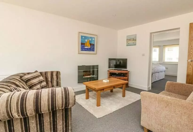 Flat 1