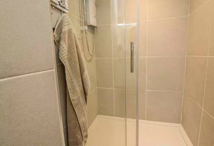 Flat 1