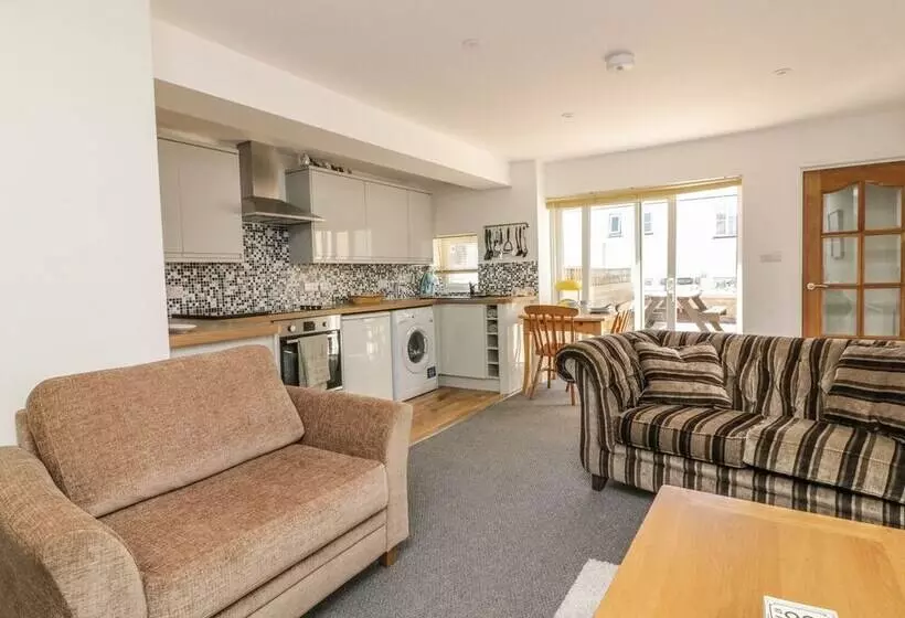 Flat 1