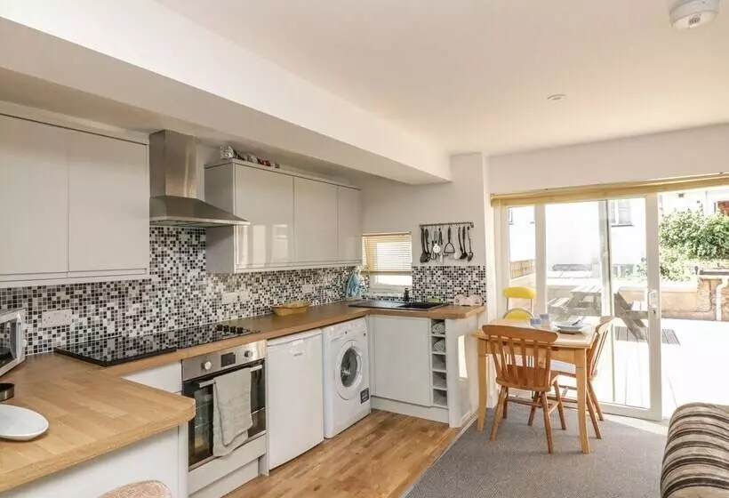 Flat 1