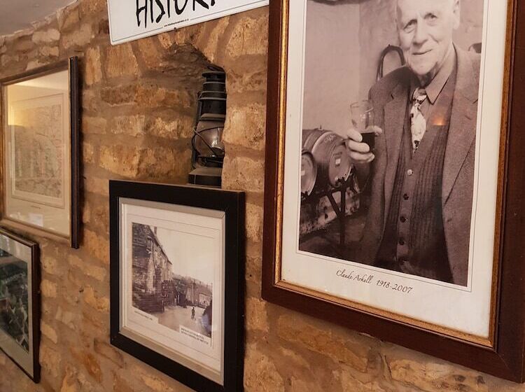 مسافرخانه Halfway House