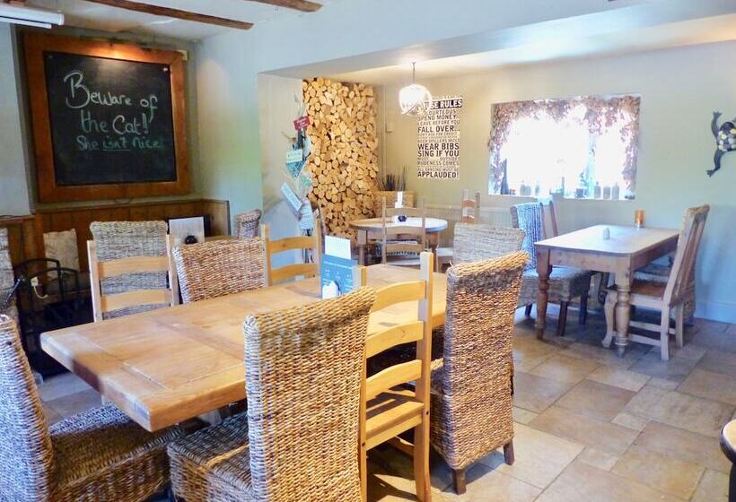 مسافرخانه Halfway House