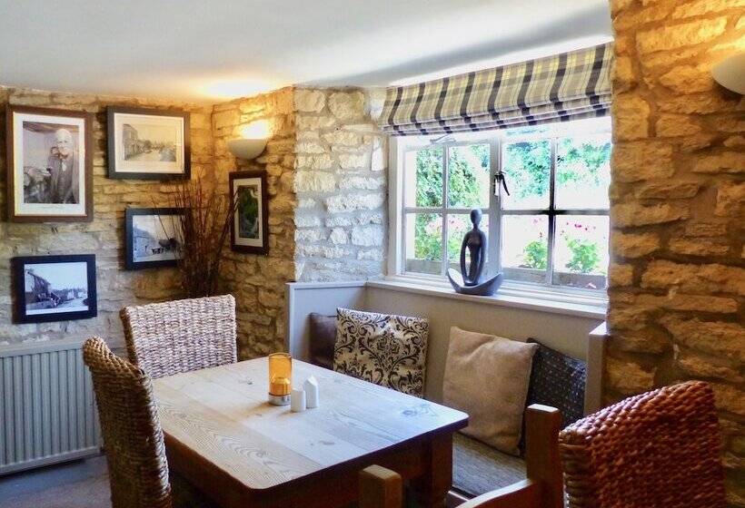 مسافرخانه Halfway House