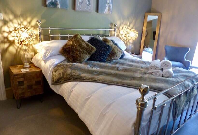 مسافرخانه Halfway House