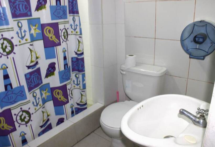 فندق فئة نجمة واحدة Puerto Ayora Island