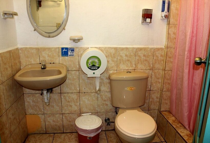 فندق فئة نجمة واحدة Puerto Ayora Island