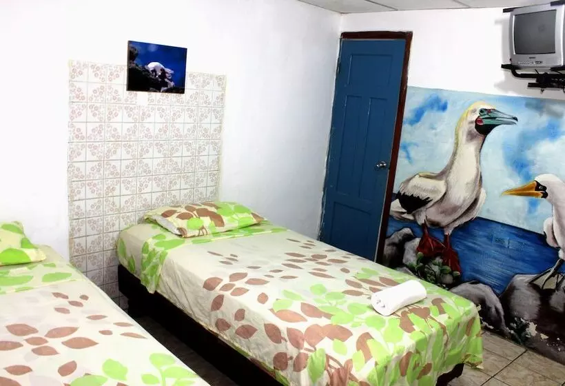 مسافرخانه Puerto Ayora Island