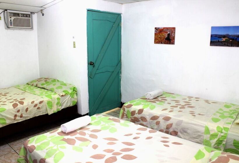 فندق فئة نجمة واحدة Puerto Ayora Island