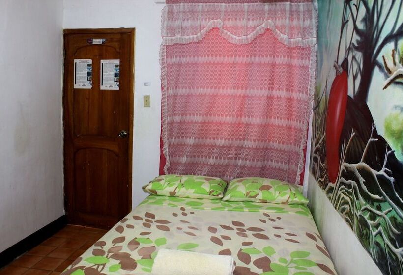 فندق فئة نجمة واحدة Puerto Ayora Island