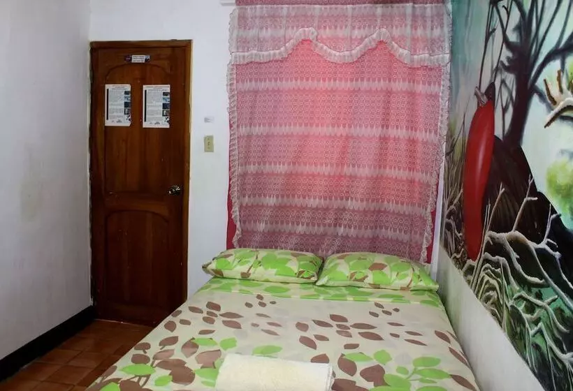 مسافرخانه Puerto Ayora Island