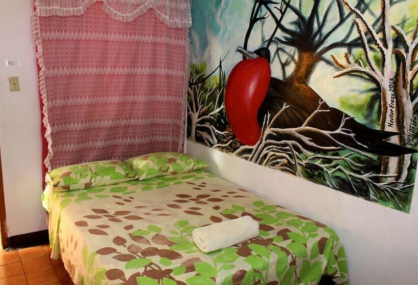 فندق فئة نجمة واحدة Puerto Ayora Island