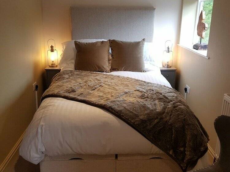 مسافرخانه Halfway House