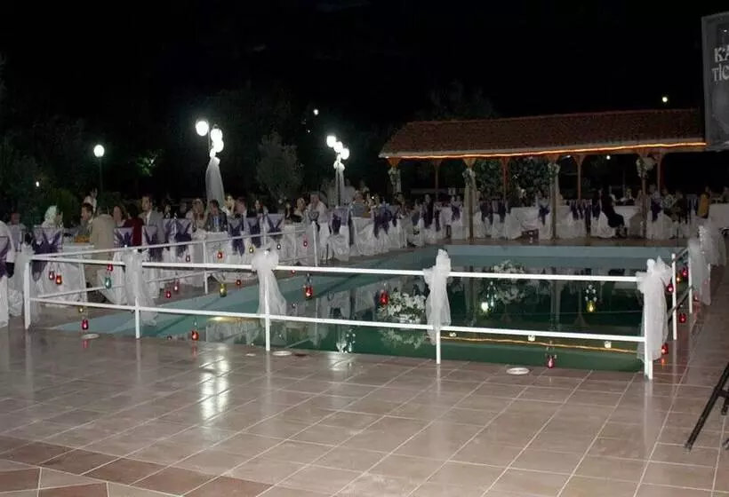 Hotelli Caravan Camping