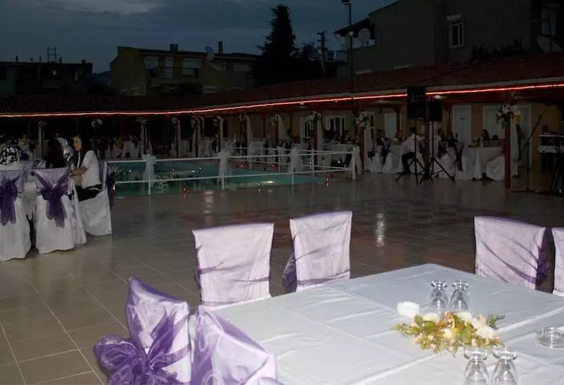 Hotelli Caravan Camping