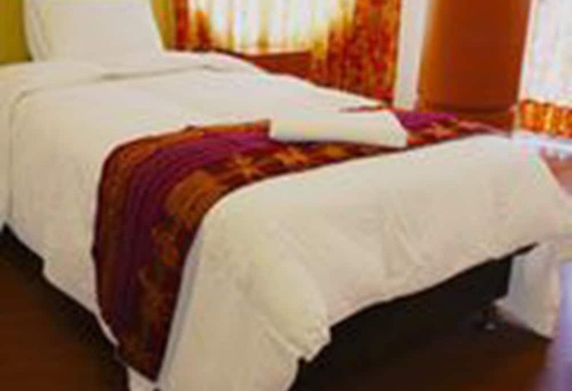 ホテル Hostal Turistico Titikaka