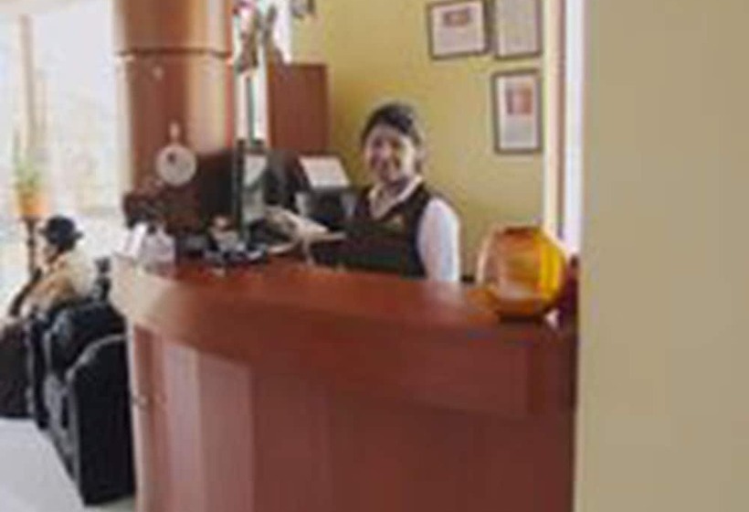 ホテル Hostal Turistico Titikaka