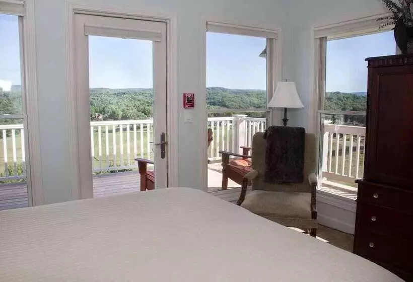 Hotelli Inn At Riverbend