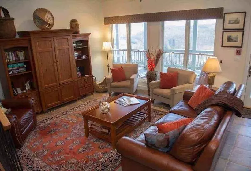 Hotelli Inn At Riverbend