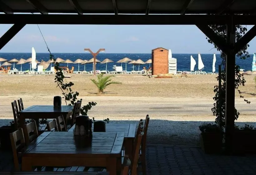 Hotelli Metis Bungalow