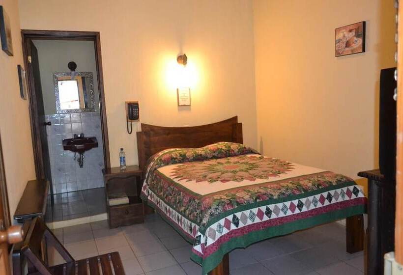 هتل Posada De Carlos V