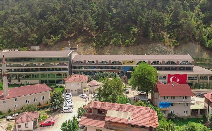 בית מלון כפרי Sarot Termal Park Resort & Spa   Halal