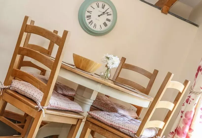 Oak Cottage