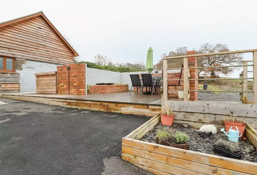 Rhianwen, Plas Moelfre Hall Barns