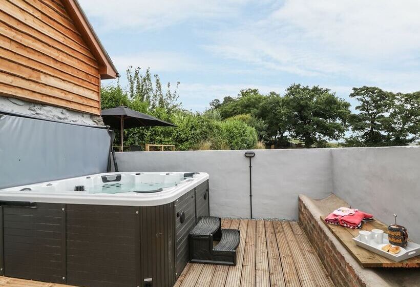 Rhianwen, Plas Moelfre Hall Barns