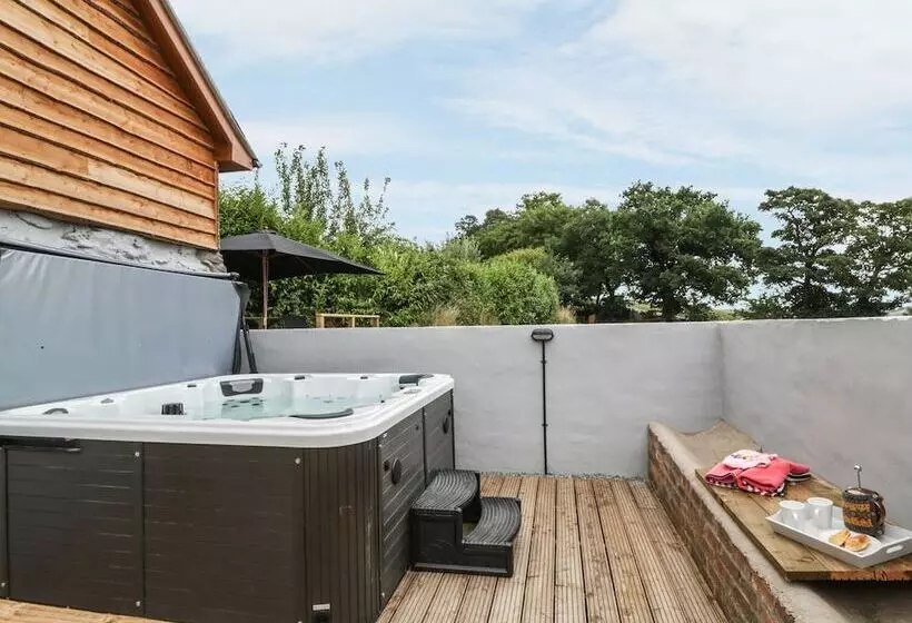 Rhianwen, Plas Moelfre Hall Barns