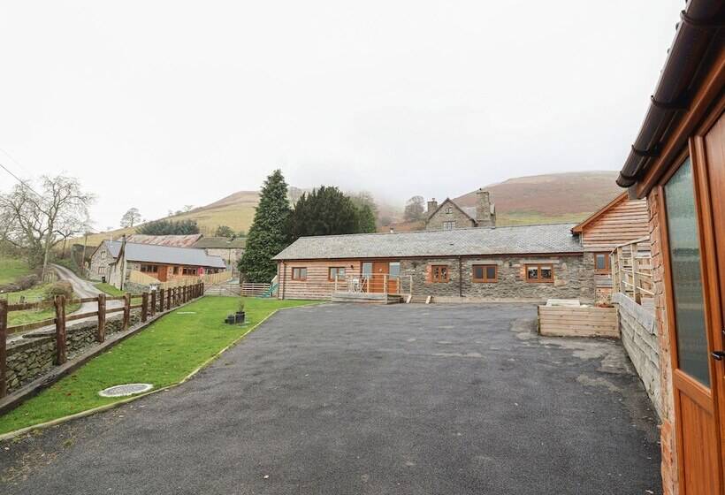 Rhianwen, Plas Moelfre Hall Barns