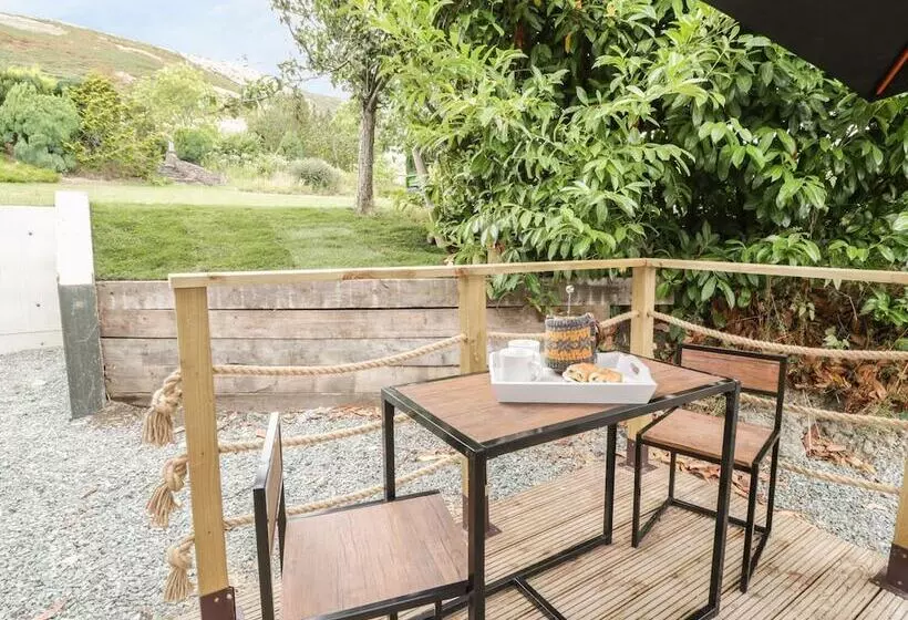 Rhianwen, Plas Moelfre Hall Barns