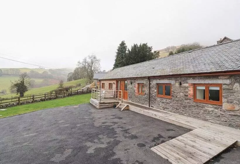 Rhianwen, Plas Moelfre Hall Barns